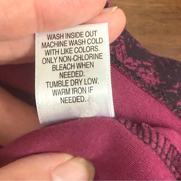 Croft & Barrow Magenta Abstract Print V-Neck Long Sleeve Tee XL - Picture 7 of 8